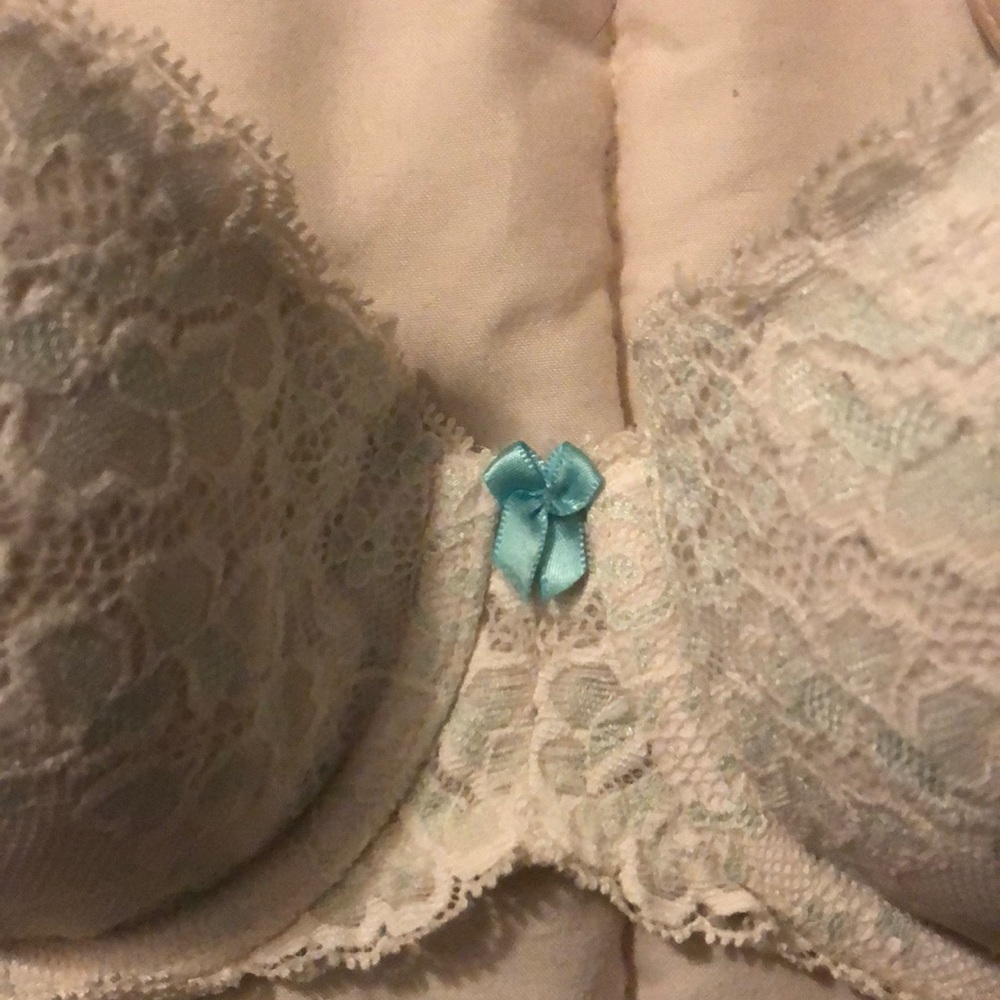 Victoria’s Secret specialty 34C Bra Lot - Picture 7 of 8